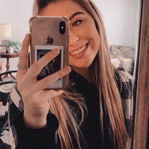 Meet your Posher, Alexis